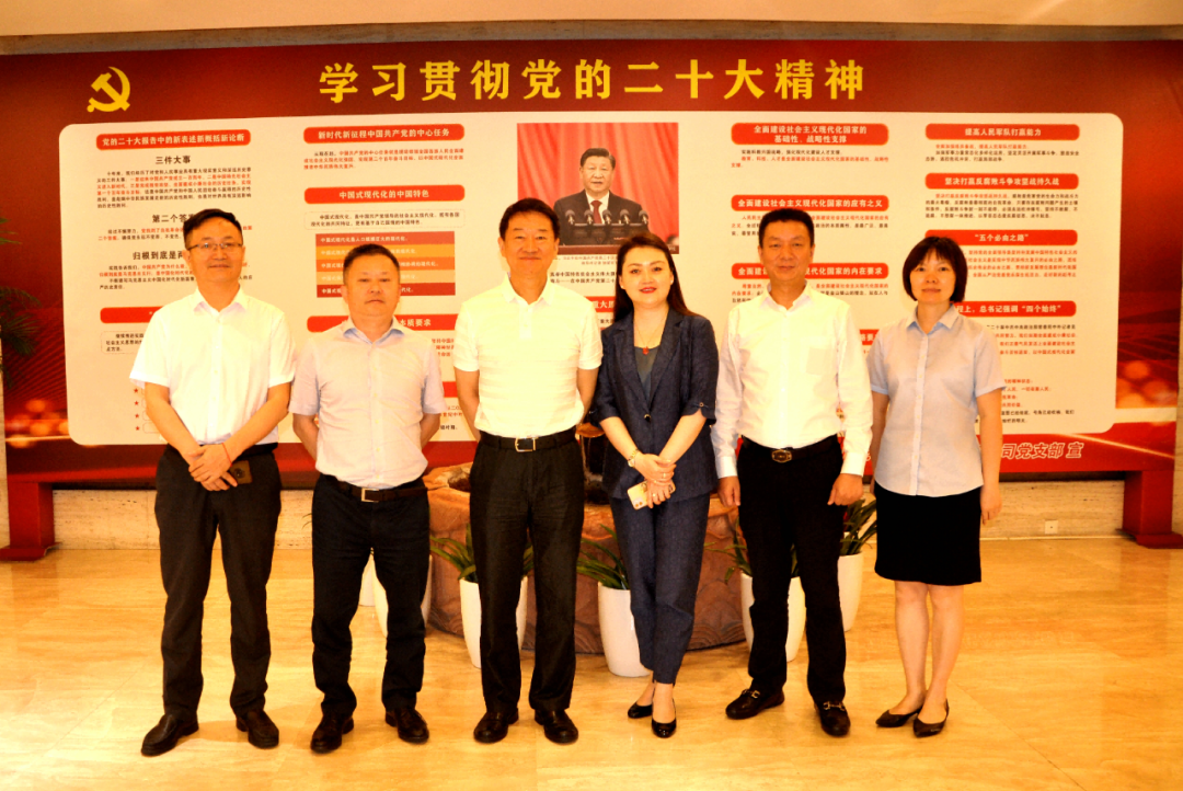 四川尊龙凯时集团党委书记、董事长任丁调研花园宾馆