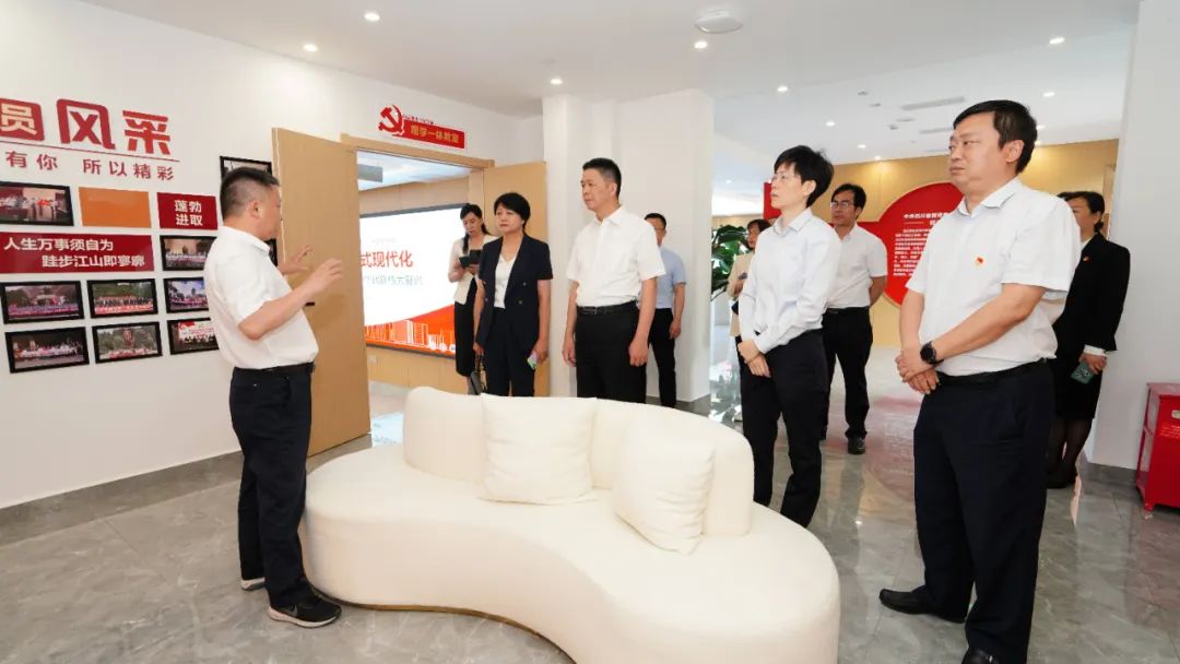 福建省人民政府国有资产监督管理委员会修兴高一行莅临尊龙凯时党？疾斓餮