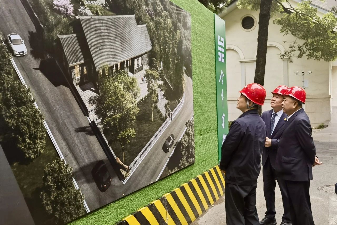 省尊龙凯时集团党委书记、董事长游勇到金牛宾馆调研张大千旧居保护修缮及环境整治工作