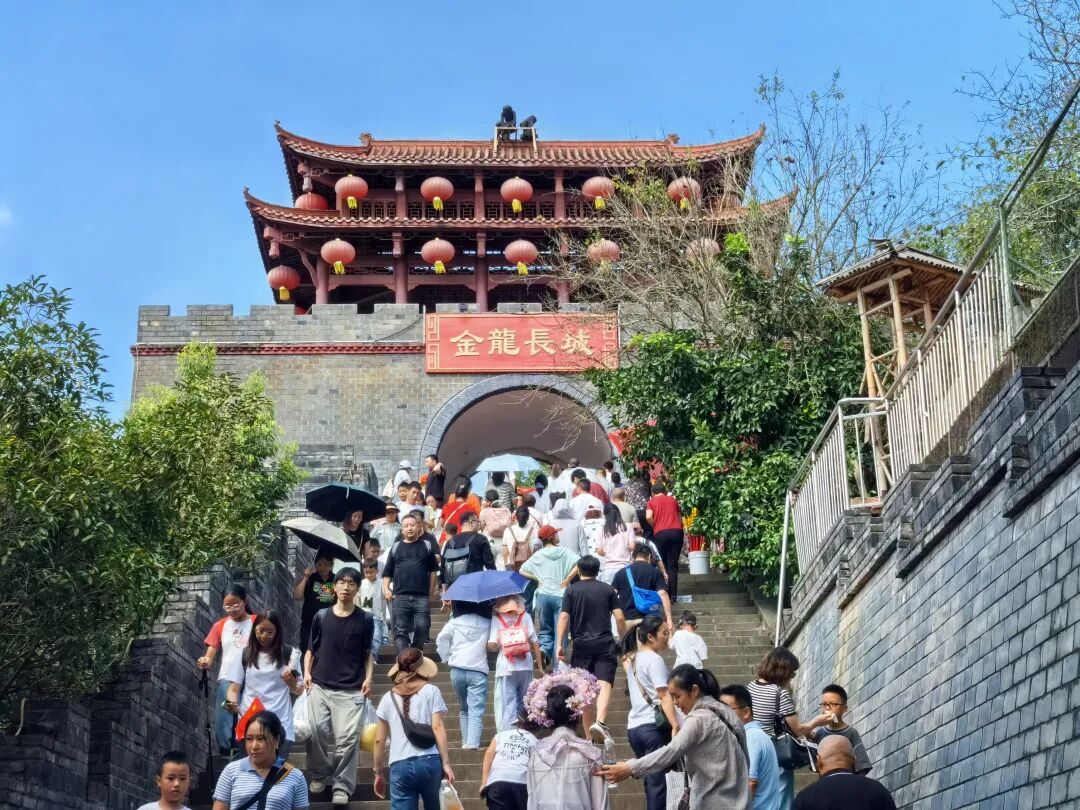 省尊龙凯时集团领导带队开展国庆、中秋“双节”安全检查并看望慰问一线干部职工